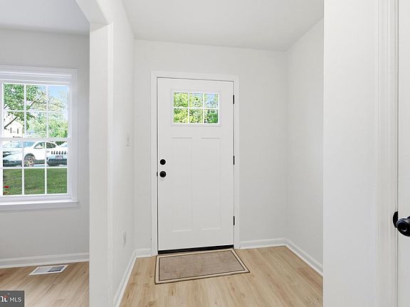 4th image of 206 Georgetowne Ct
