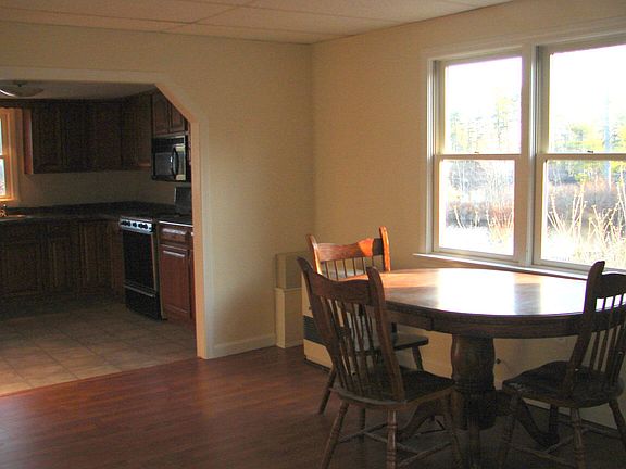 dining arean into kitchen