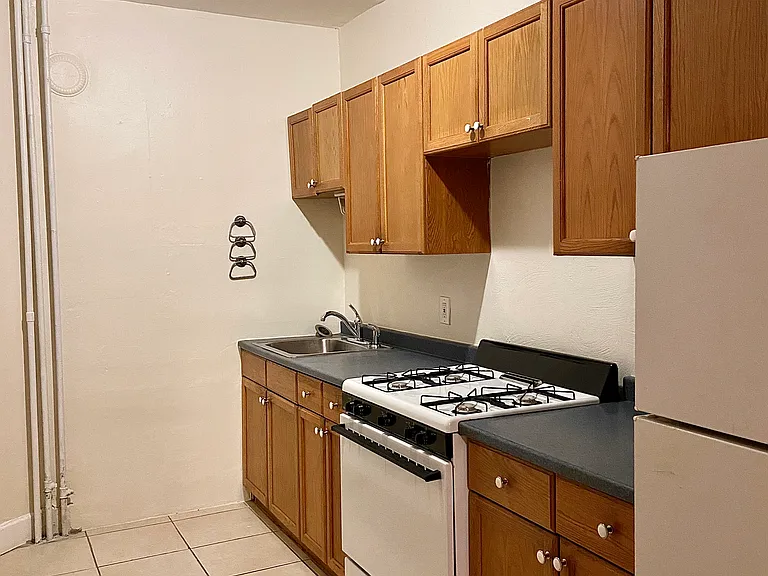 132 Oxford St #1A — Photo 10