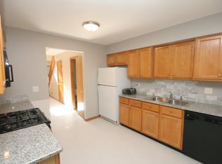 138 Spring Ct N, Carpentersville, IL 60110