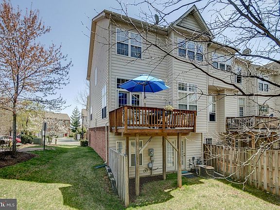 2nd image of 401 Ashford Ln