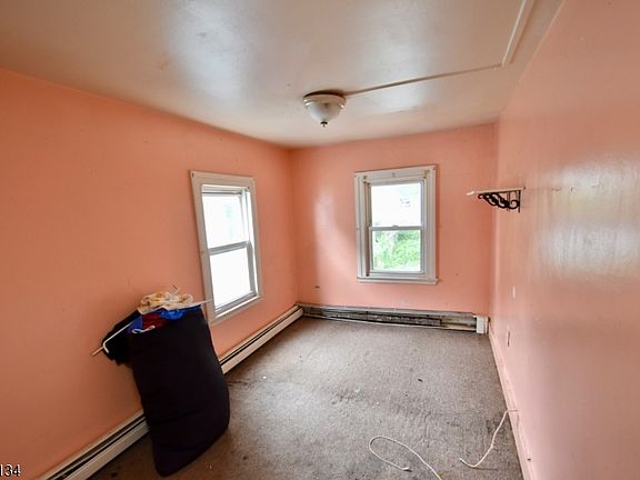 5th image of 218 Liberty St