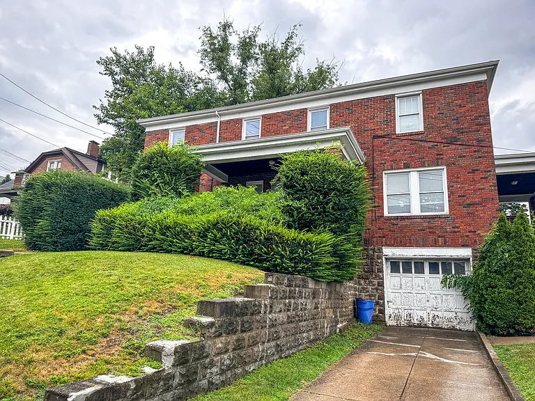 2425 Saranac Ave — Photo 23