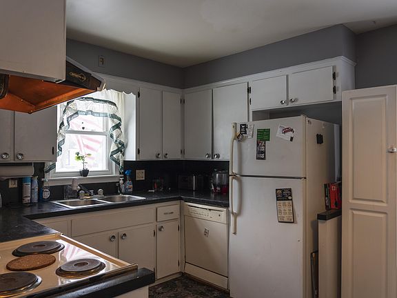 4th image of 3234 Buchanan Ave SW
