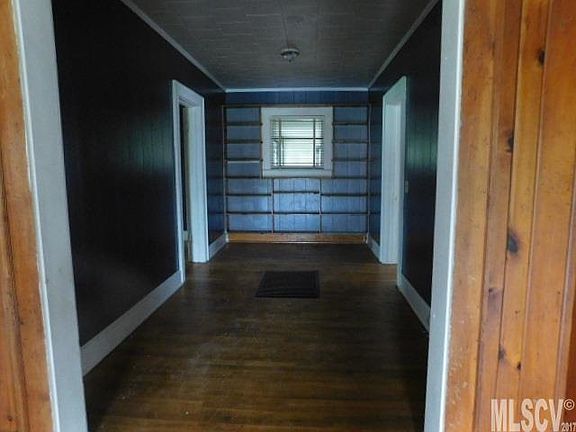3rd image of 2131 N College Ave