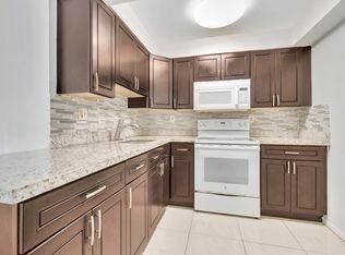 706 Executive Center Dr APT 28, West Palm Beach, FL 33401