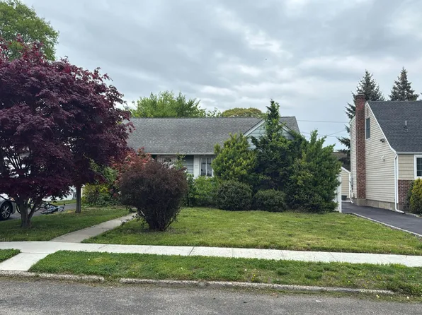 1021 Barrie Ave, Wantagh, NY 11793