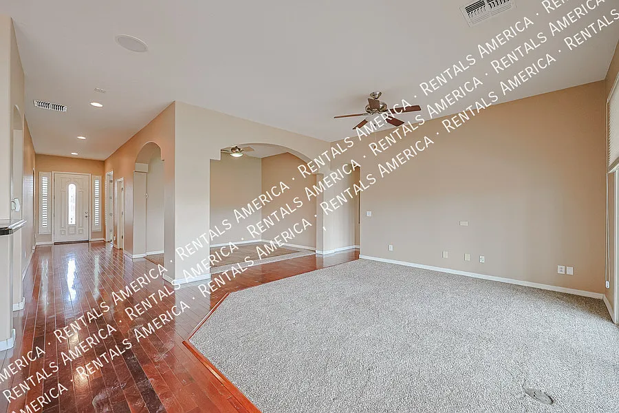 3 bed, 2147 sqft, $2,199 — Photo 2