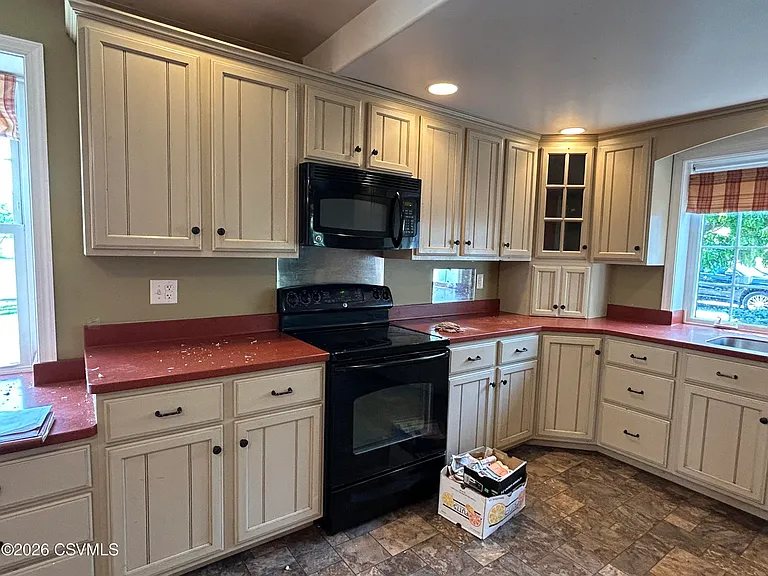 687 Hanselman Rd — Photo 9