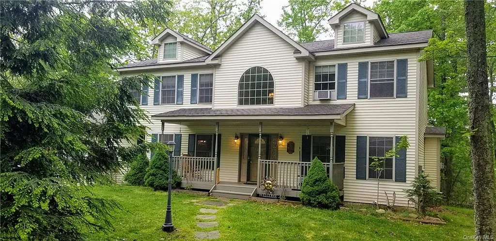 7 Newbury Ln photo 1