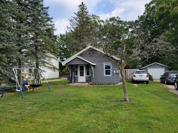 498 W Barton St, Newaygo, MI 49337