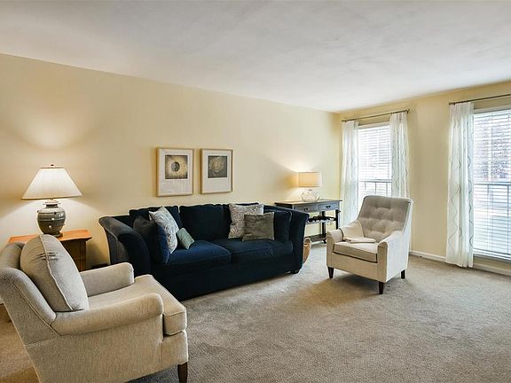 4th image of 1044 Brooksgate Manor Dr