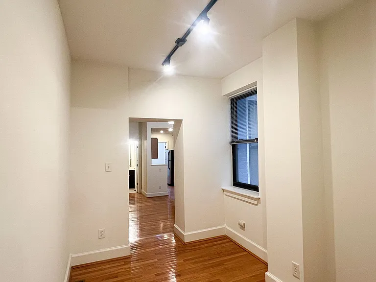 1404-06 Walnut — Photo 9