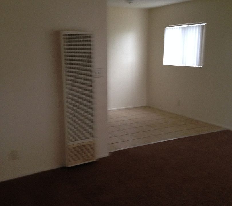 1st image of 1517 W 105th St