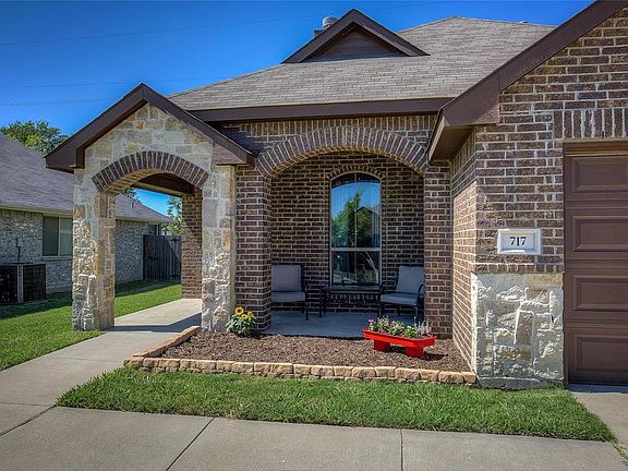 4th image of 717 Valley Ct