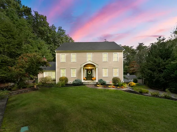 66 Hemlock Dr, Pembroke, MA 02359