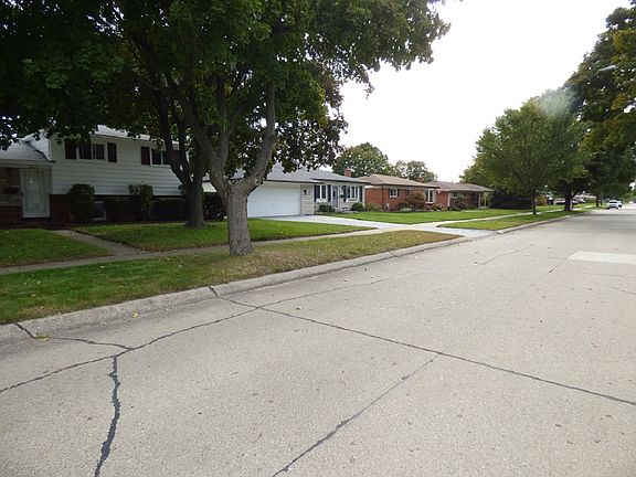 5th image of 32656 Gloede Dr