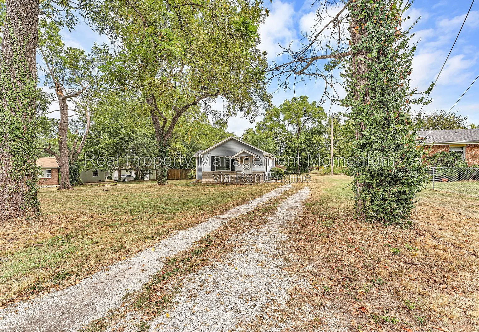 3 bed, 1.0 bath, 880 sqft, $1,150 — Photo 2