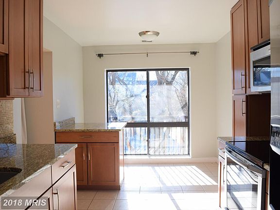 5th image of 302 Hilltop Ln #302J