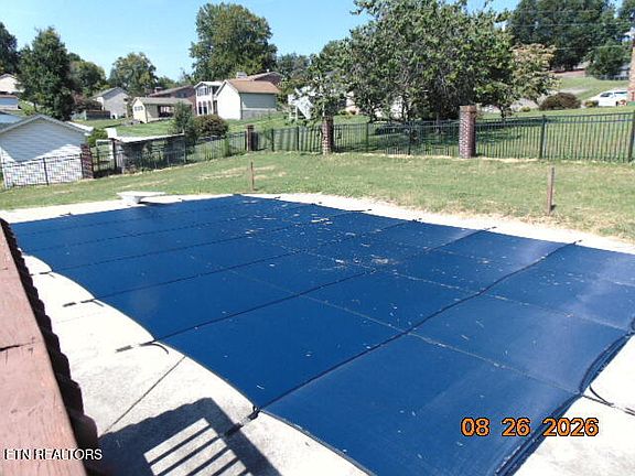 3rd image of 406 Iroquois Ln