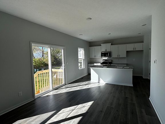 5th image of 203 Sterndale Dr