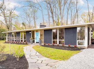 2402 Daphne Ln, Alexandria, VA 22306