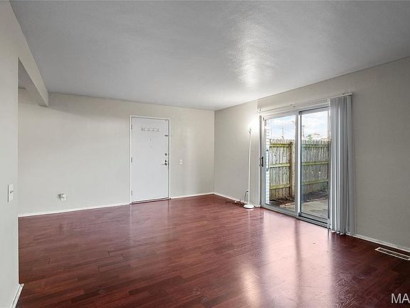 5th image of 10469 Briarbend Dr APT 4