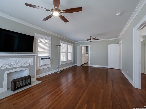 5th image of 1121 Bailey Ave