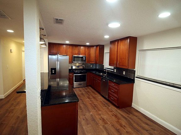 5th image of 5812 Harcourt Ave