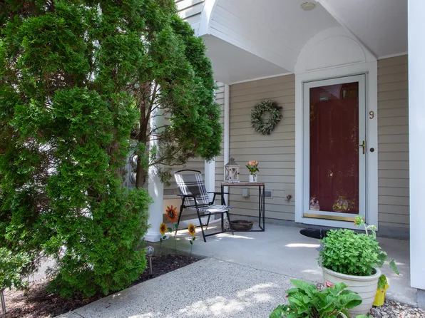 9 Lyme Place #9, Avon, CT 06001