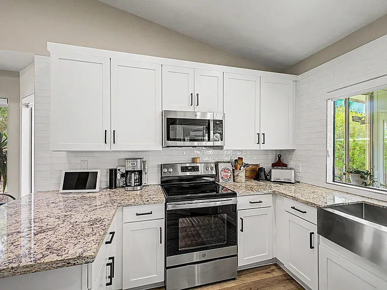 1911 E Belmont Dr — Photo 15