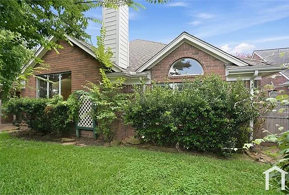 4 bed, 2000 sqft, $2,150 — Photo 1