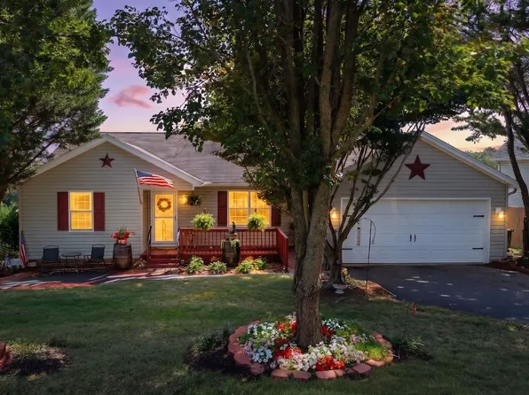 521 Marian Pl, Staunton, VA 24401