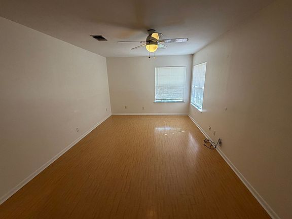 3rd image of 4700 Glenhaven Cir