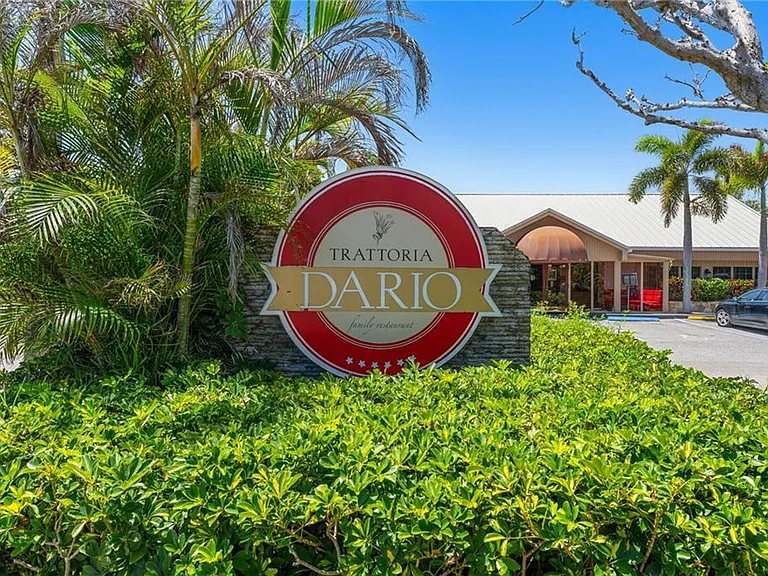 2 minute walk to Vero's favorite Italian restaurant!