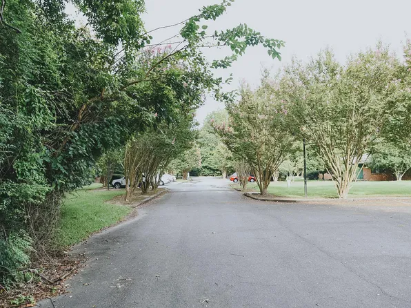 6 Shepherd Ln #A, Chapel Hill, NC 27514