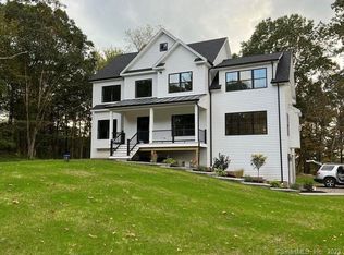 6 Blanches Walk, Newtown, CT 06470
