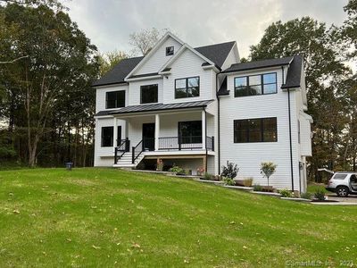 6 Blanches Walk, Newtown, CT, 06470