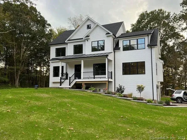 6 Blanches Walk, Newtown, CT 06470