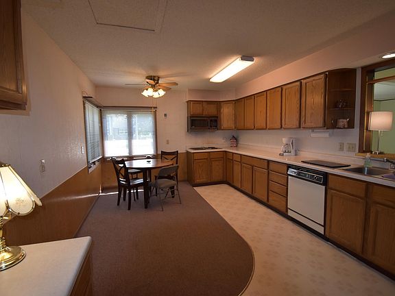 5th image of 909 Lake St NE