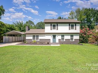 5915 Bluebonnet Rd, Charlotte, NC 28212