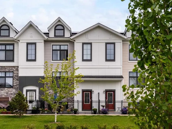 218 SW Les Jardins Park SE, Calgary, AB T2C 5V3