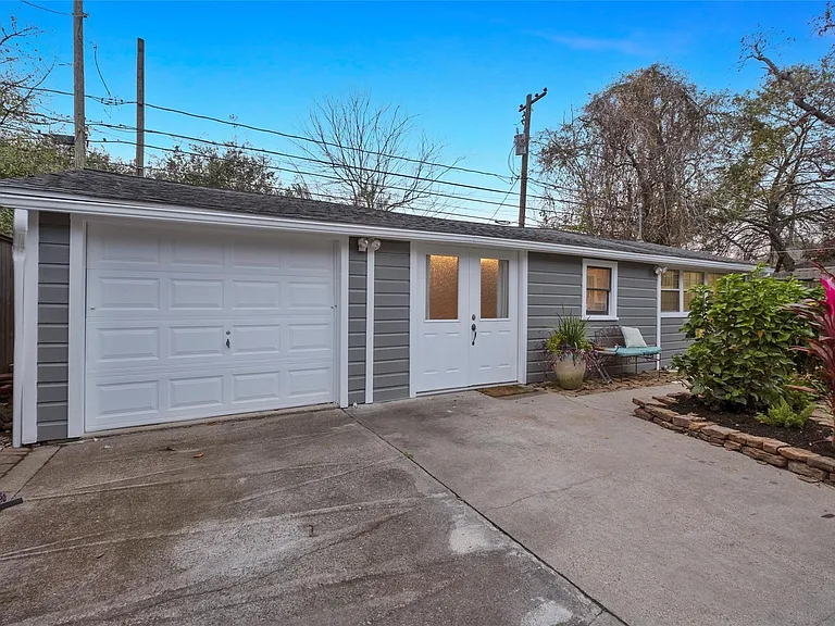 1321 Harvard St — Photo 4