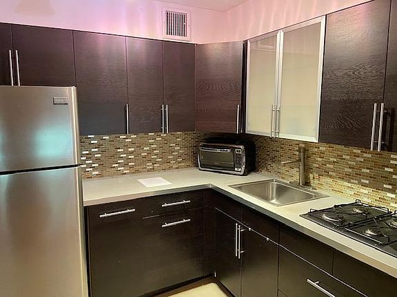 3rd image of 175 Zoe St APT 5K