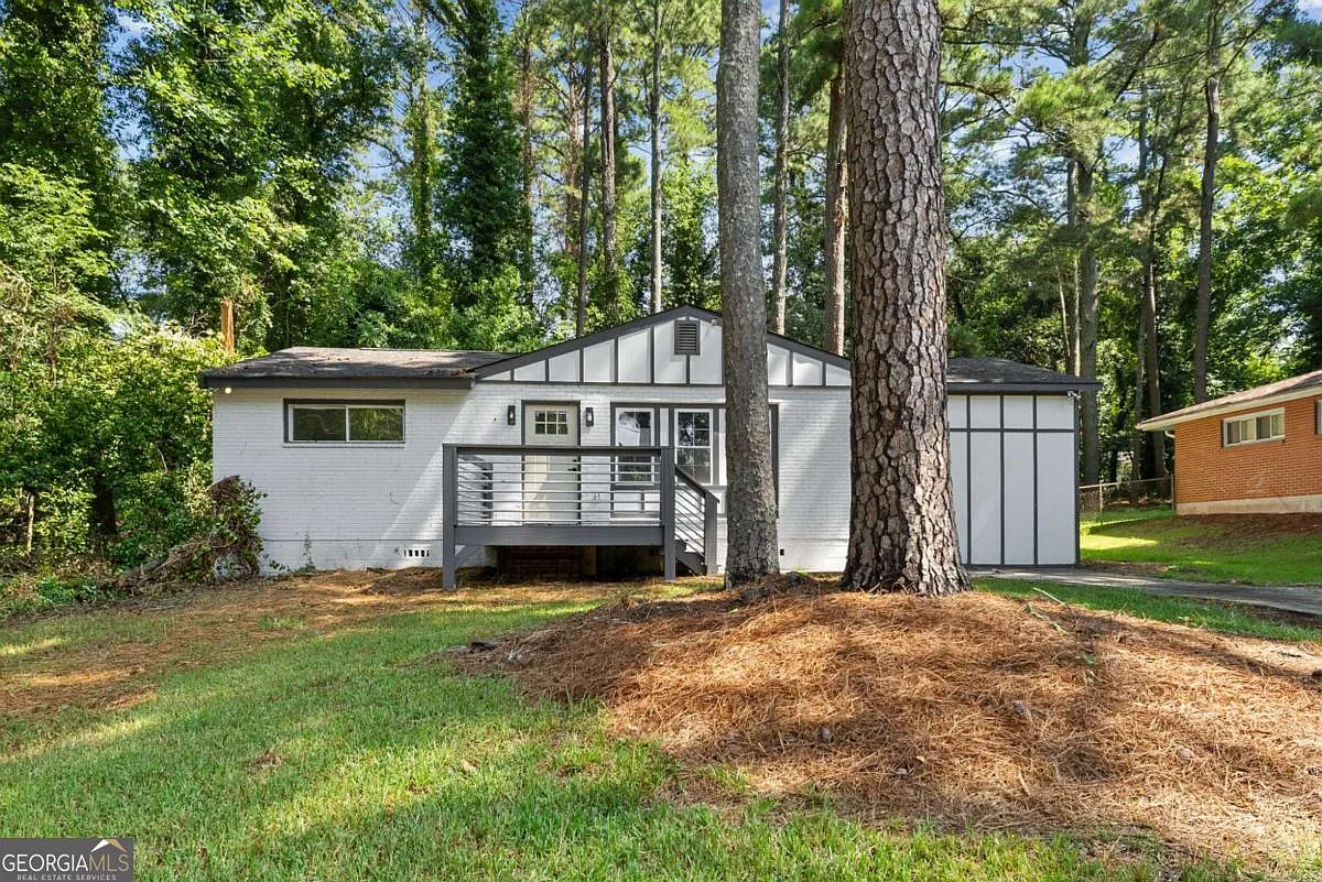 3406 Longleaf Dr photo 1