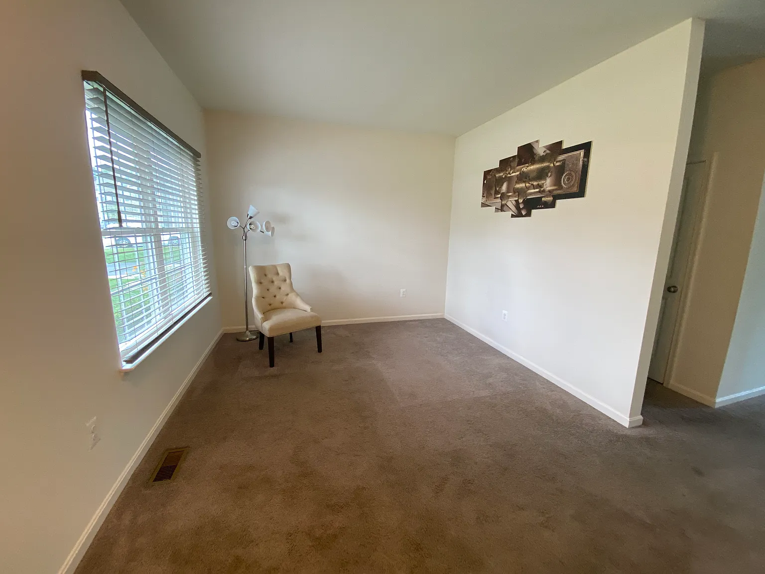 3 bed, 3.5 bath, 2388 sqft, $3,100 — Photo 4