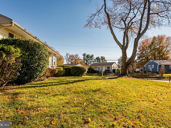 4th image of 201 Garden Gate Ln