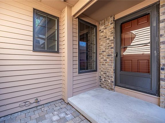 2nd image of 704 Mariner Cir #704