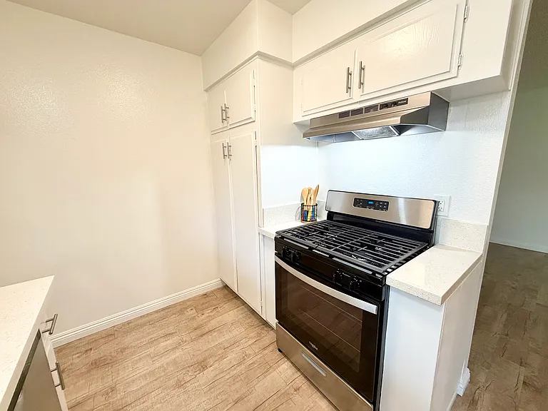 Pinewood Park Apartments — Photo 6