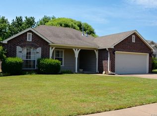 2101 W Maple Pl, Collinsville, OK 74021